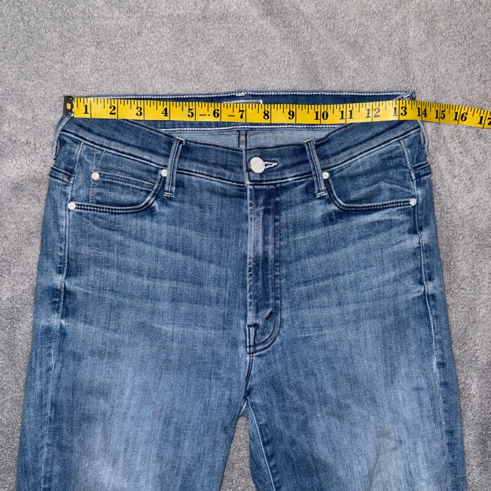 MOTHER Stunner Zip Ankle Step Fray in Good Girls
Do Size 26 - Picture 5 of 10